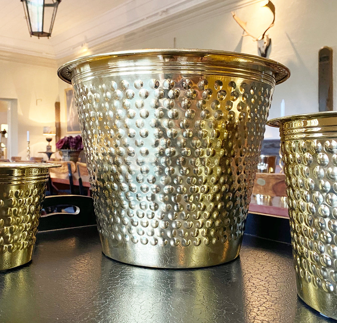 Kruka i mässing, Micci